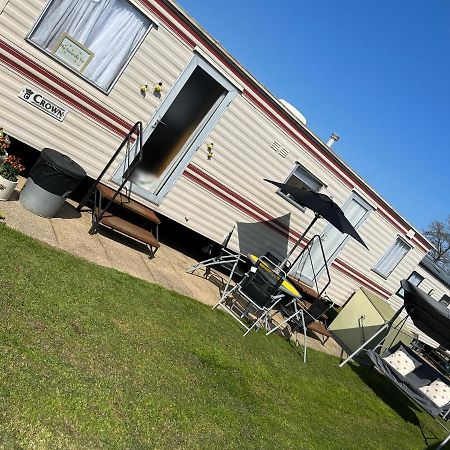 מלון המסבי The Samanda Van Newport Caravan Park מראה חיצוני תמונה