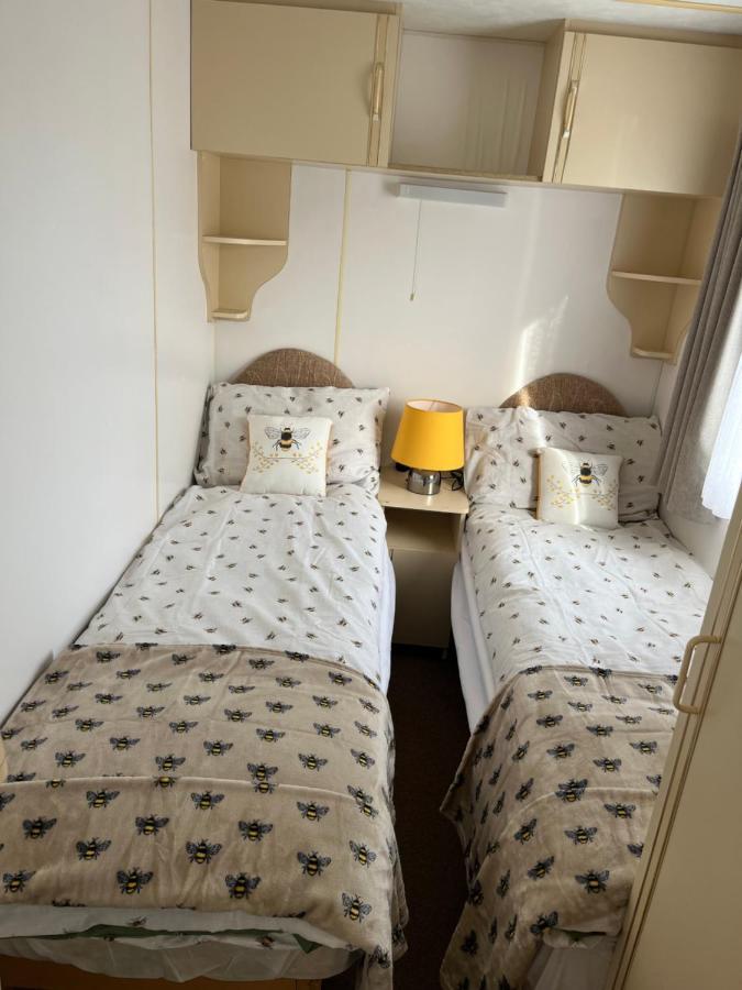 מלון המסבי The Samanda Van Newport Caravan Park מראה חיצוני תמונה