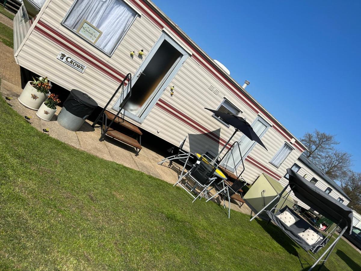 מלון המסבי The Samanda Van Newport Caravan Park מראה חיצוני תמונה