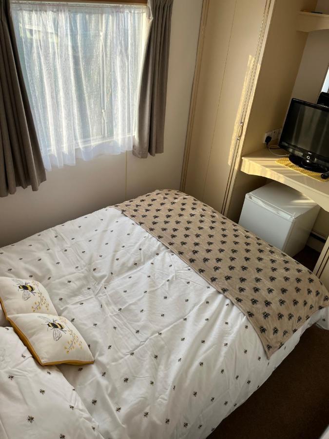 מלון המסבי The Samanda Van Newport Caravan Park מראה חיצוני תמונה