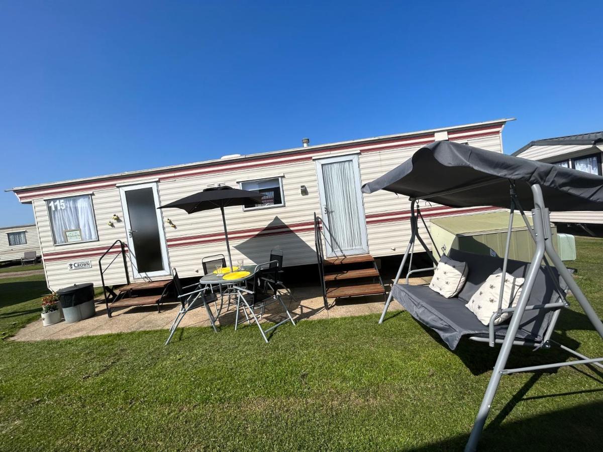 מלון המסבי The Samanda Van Newport Caravan Park מראה חיצוני תמונה
